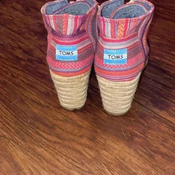 Tom Wedges - Picture 3 of 6